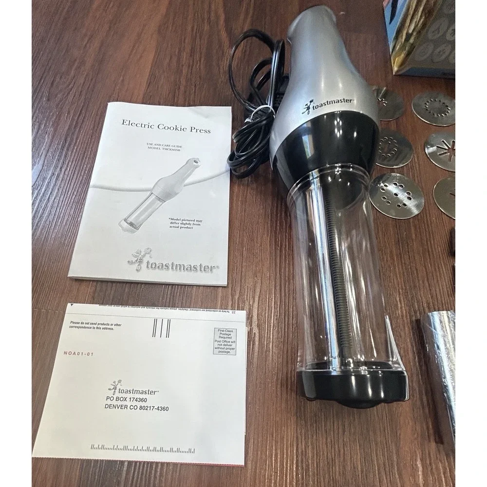Toastmaster Cookie Press TMCKM2SB-12 Discs, 8 Tips, 2 Cannoli Forms 2005 Open Bx